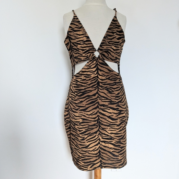 Sexy Tiger Dress - Picture 2 of 4